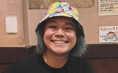 「私は何をしてたんだ…」専業主婦だったR-1王者の母が60歳で衝撃の芸人デビュー！挑んだ親子漫才でおきた「ひと波乱」